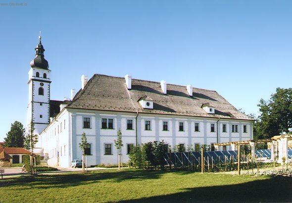 Foto: Nov� Hrady-Kl�ter servit�