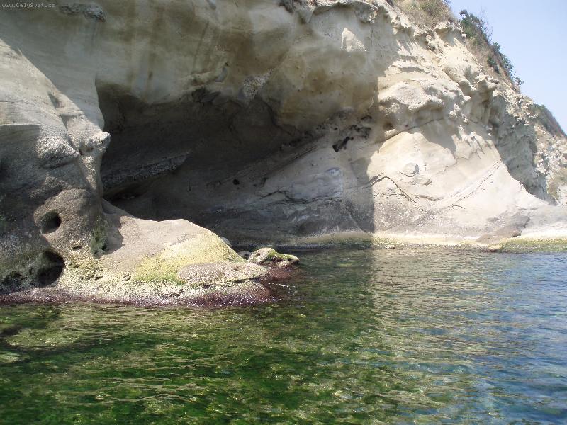 Foto: Jeskyn�-Jeskyn� u �ernomo�sk�ho pob�e��