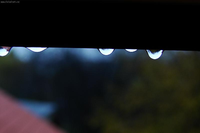 Foto: kapky de�t�-trochu pr�elo