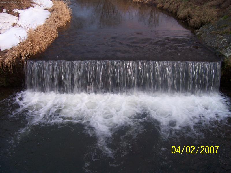 Foto: Jen tam sko�it!!-zimn� splav