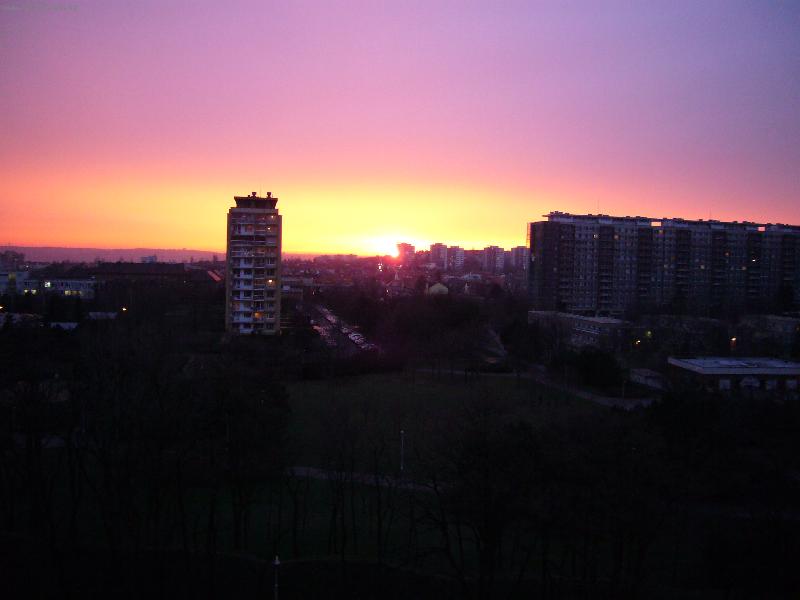 Foto: Z�pad slunce nad Bohnicemi