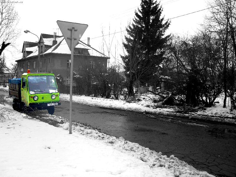 Foto: Smutn� zelen� auto