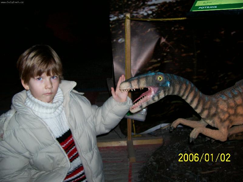 Foto: takov� zv��atko chci doma!-moje dcera na dinosaurech