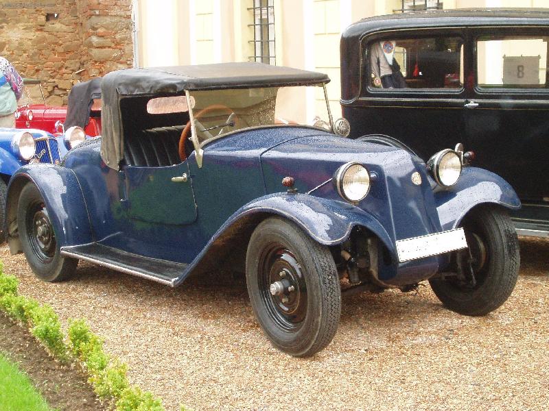 Foto: Chce�-li na�tvat sv�ho bratra,-kup mu auto zna�ky Tatra