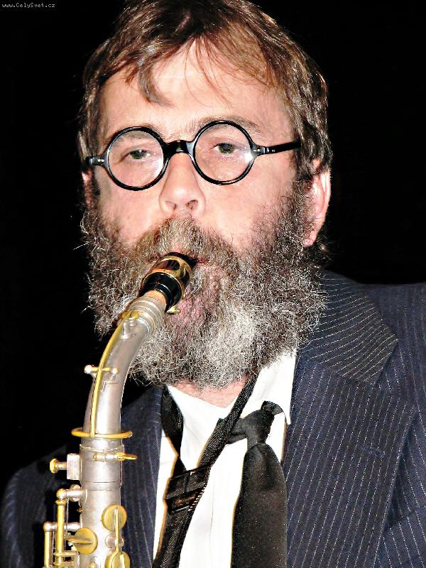 Foto: POHLAZEN� RODI��M, TAM, ZA NEBESK� BR�NY