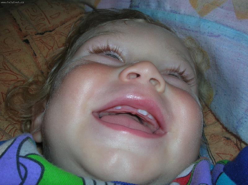 Foto: Zuby-Jestli m� budete zlobit, kousnu ...