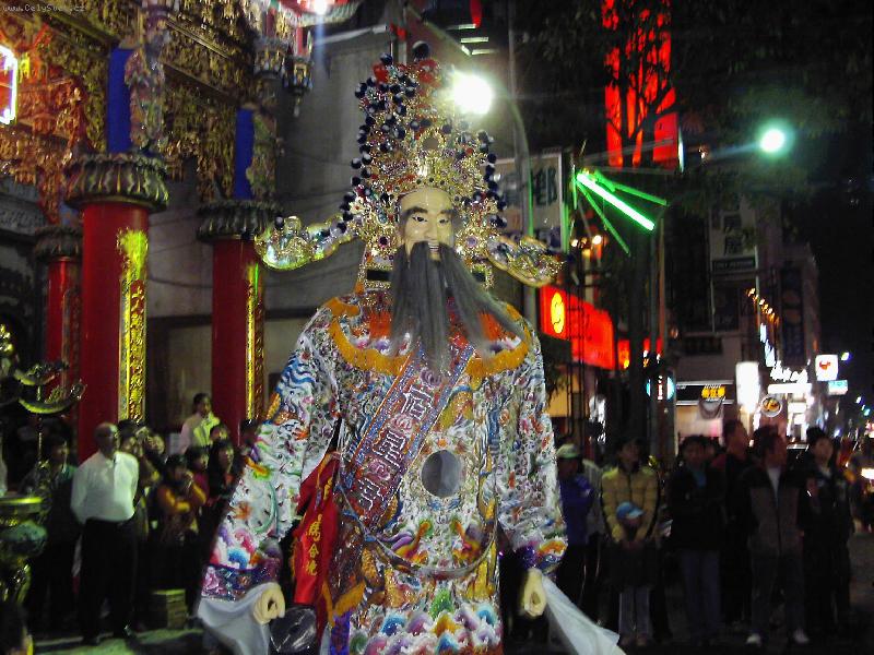 Foto: no�n� pochod na "oslavu chr�m�" v Tainan City ( Taiwan )
