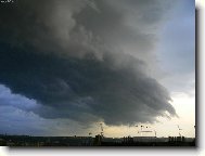 Nebe p�ed bou�kou